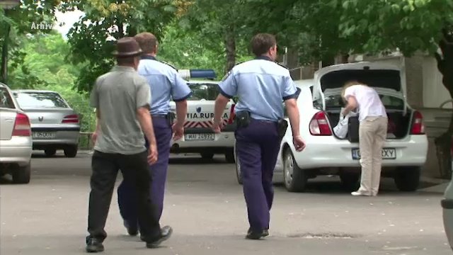 Un băiat de 14 ani a înjunghiat un tânăr care se certa cu tatăl lui, în Piatra Neamț. Adolescentul a fost reținut