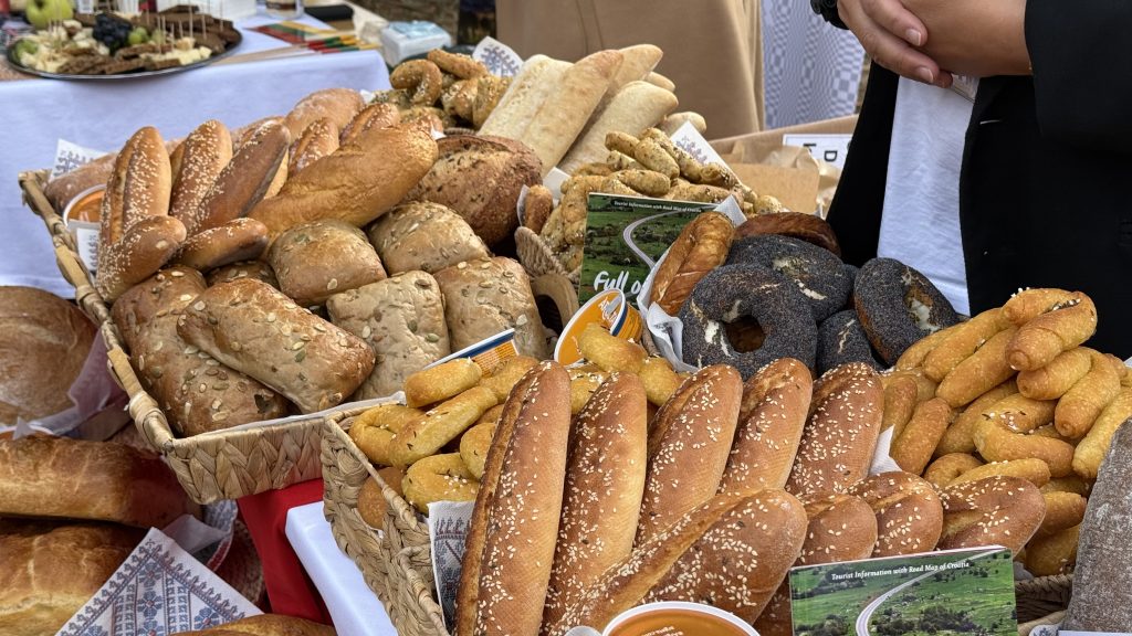 București: Kosovarii aduc plăcinte și croații zeci de forme