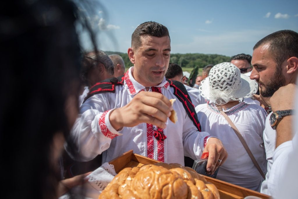Petrecere organizată de George Simion în București, de ziua de naștere / Le-a cerut invitaţilor să trimită bani într-un cont, pentru fiul său
