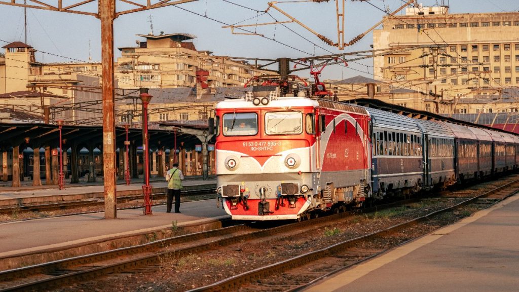 Studenții pot plăti cu 90% mai puțin pentru biletele de tren. Cine beneficiază de reducere și ce trebuie să știe