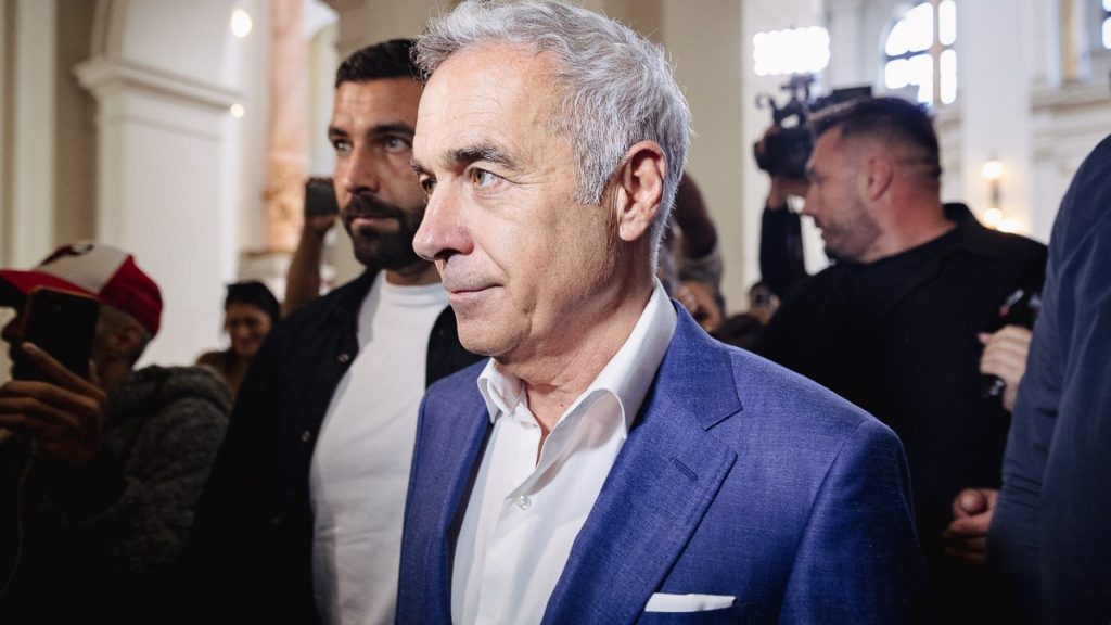 Călin Georgescu în sala de judecată. Ce a făcut în timpul procesului în care e acuzat de complicitate la tentativă de lovitură de stat
