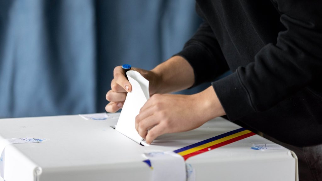 AEP vrea să renunțe la ștampila „Votat” și să testeze urne inteligente