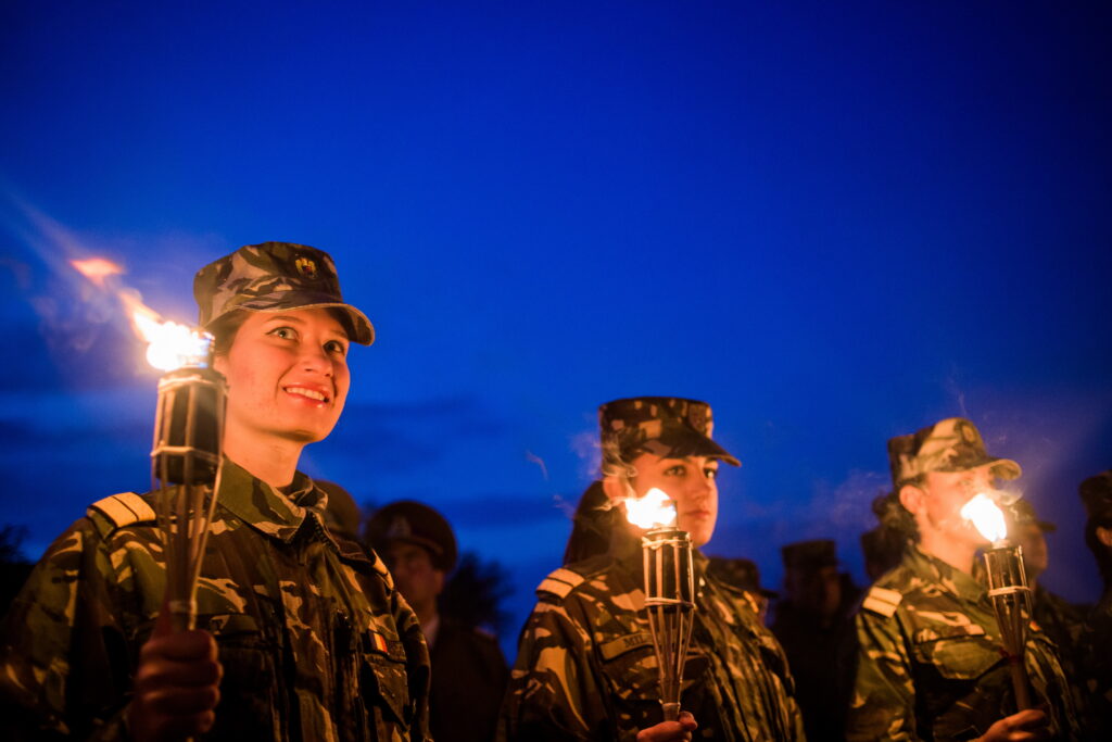 Veterani și voluntari alerga mii km prin țară pentru eroii căzuți