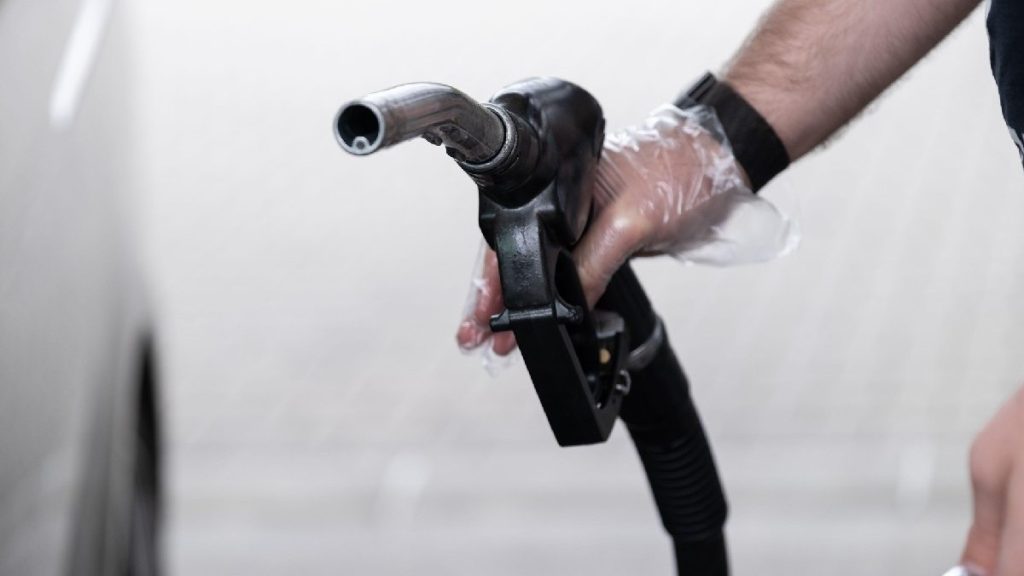 Motorina, la un preț record în UE. Țările în care au fost atinse maxime istorice și cu cât s-a scumpit un plin într-o săptămână