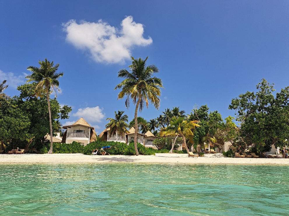 Goana după vacanțele de Revelion începe din septembrie. Maldive, Zanzibar și Laponia, printre destinațiile căutate
