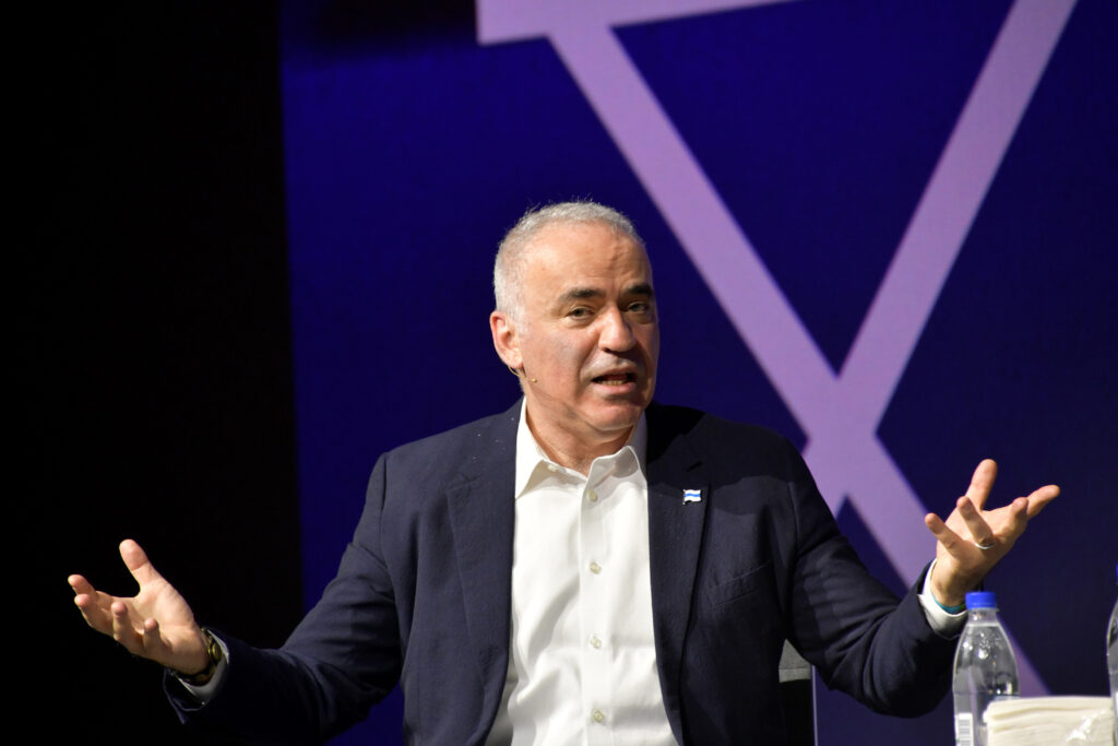Rusia ar fi încercat să-l ucidă pe Garri Kasparov în America