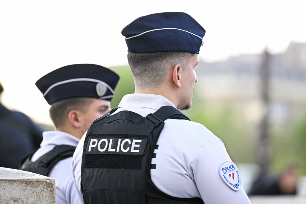 Ofițer de poliție din Franța, arestat preventiv pentru terorism. Ar fi fabricat arme 3D