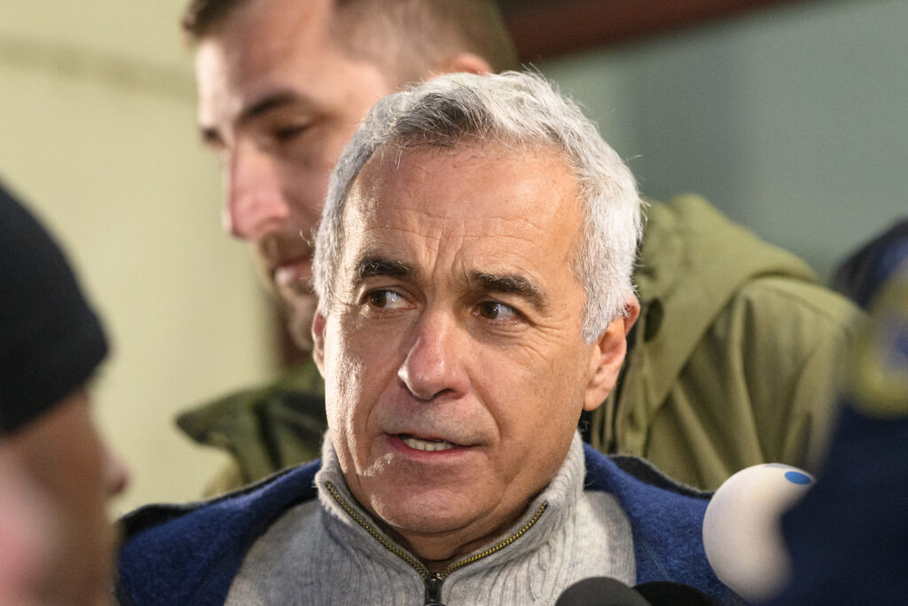 Presa spaniolă: Călin Georgescu reținut, reacție surprinzătoare
