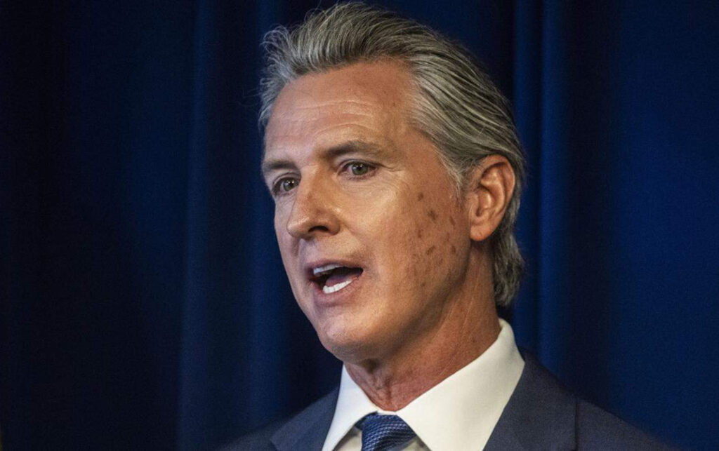 California interzice rețelele sociale și jucăriile cu AI pentru copii