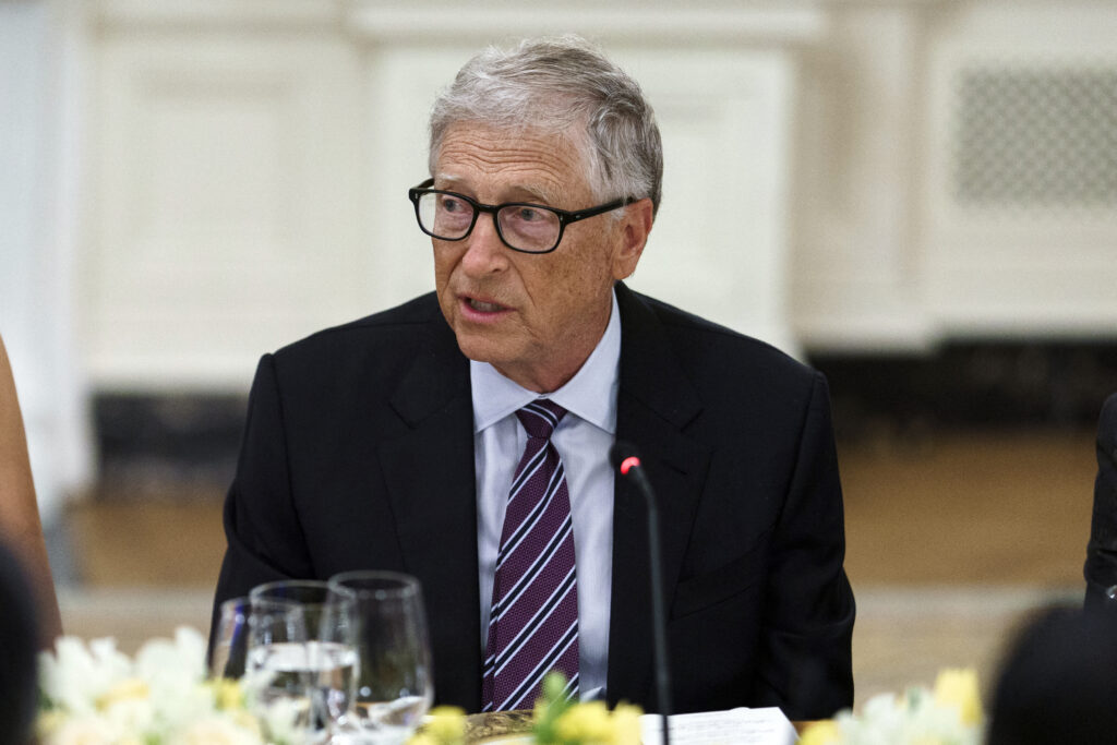 Bill Gates: AI poate provoca un miliard de morți dacă nu reglementată
