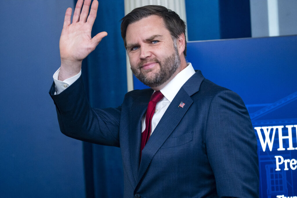JD Vance vorbește despre Antihrist, „energii întunecate” și inteligența artificială: „Nu aș fi șocat dacă ar umbla printre noi”