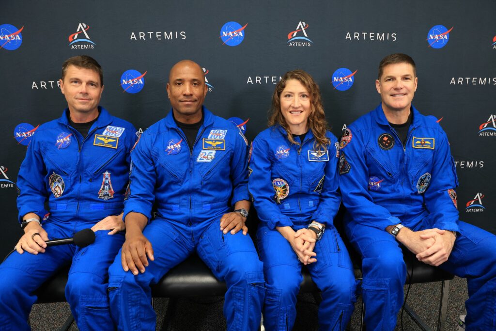 NASA: doi astronauți din Artemis II schimbă direcția misiunii