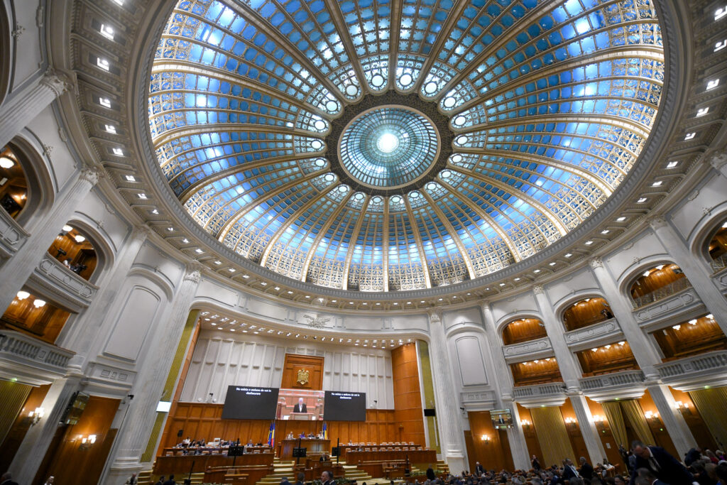 Care este procedura de formare a unui Guvern plin, după desemnarea premierului. Ce prevede Constituția și când se poate ajunge la alegeri anticipate