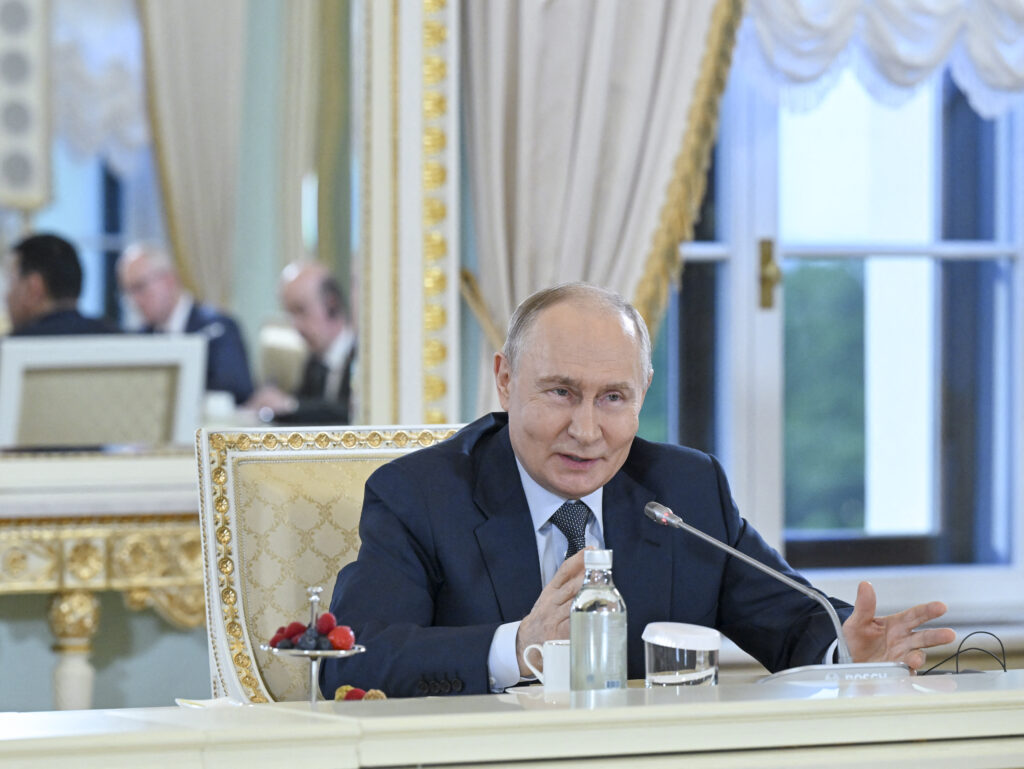 Ucraina și Rusia ar trebui să fie primele care să negocieze încetarea războiului, spune Vladimir Putin