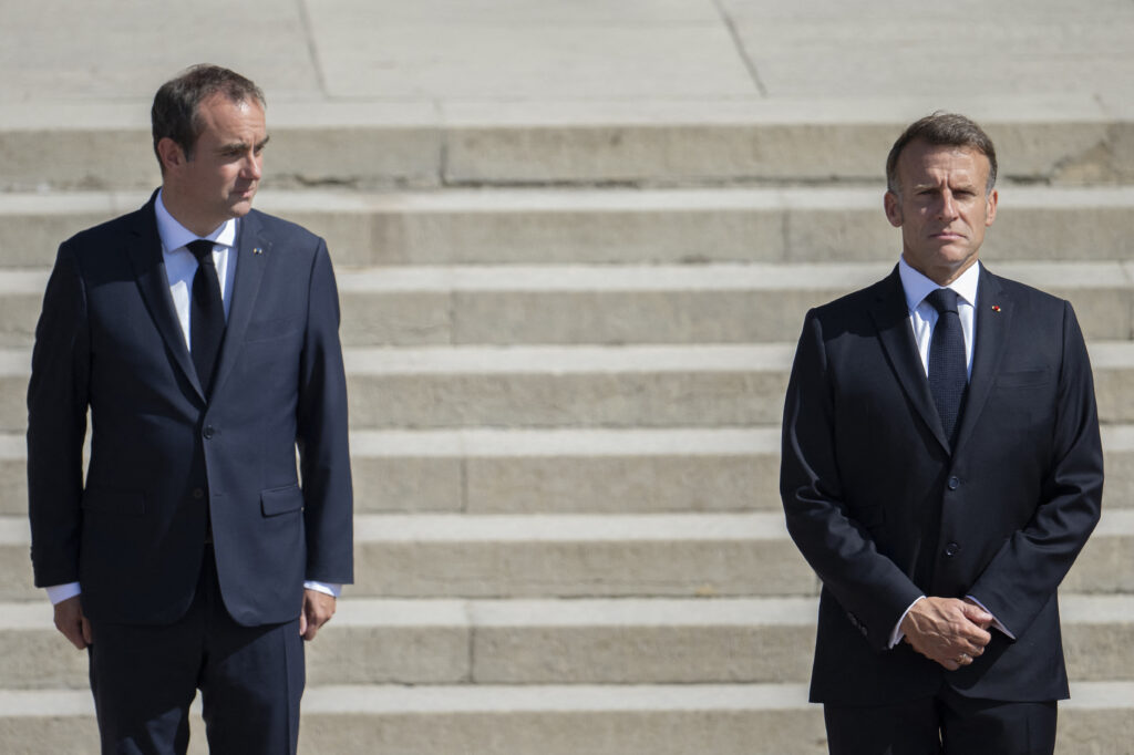 Franța pregătește un buget de austeritate. Guvernul vrea economii de 54 de miliarde de euro pentru reducerea deficitului
