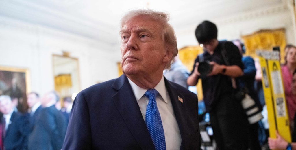 Trump interzice CNN, MSNOW și Politico accesul la Casa Albă