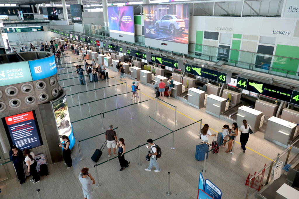 Aeroportul Internațional Jakarta suspendă zborurile din cauza erupției vulcanice
