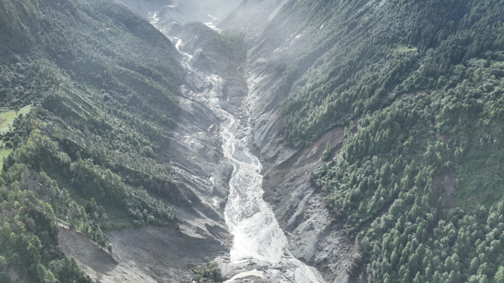 Munții din Nepal se prăbușesc în secunde: imagini incredibile