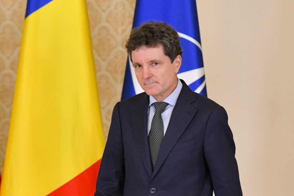 Ce face Nicușor Dan dacă pică Guvernul Mureșan și ce se întâmplă
