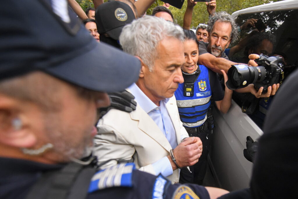 Rețelele sociale invadate de glume după arestarea lui Călin Georgescu