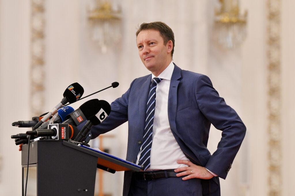 Test pentru candidatul la premier: de câte ori trebuie întrebat cât e salariul minim până răspunde