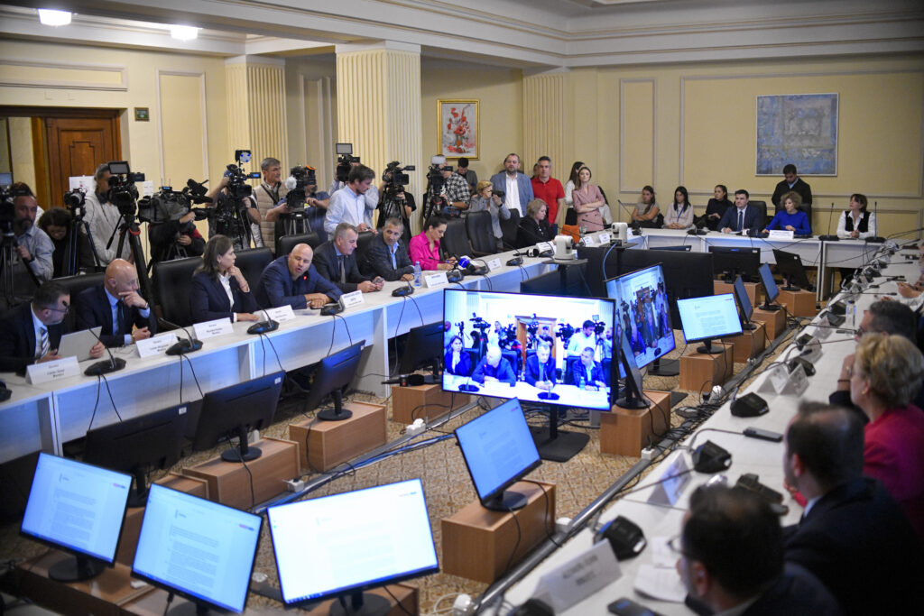 A doua zi de audieri a miniștrilor din Guvernul Mureșan. Turcan și Gheorghiu, aviz negativ pentru Muncă și Sănătate. Abrudean, Pîslaru și Țoiu, aviz favorabil | Anunțul lui Nicușor Dan