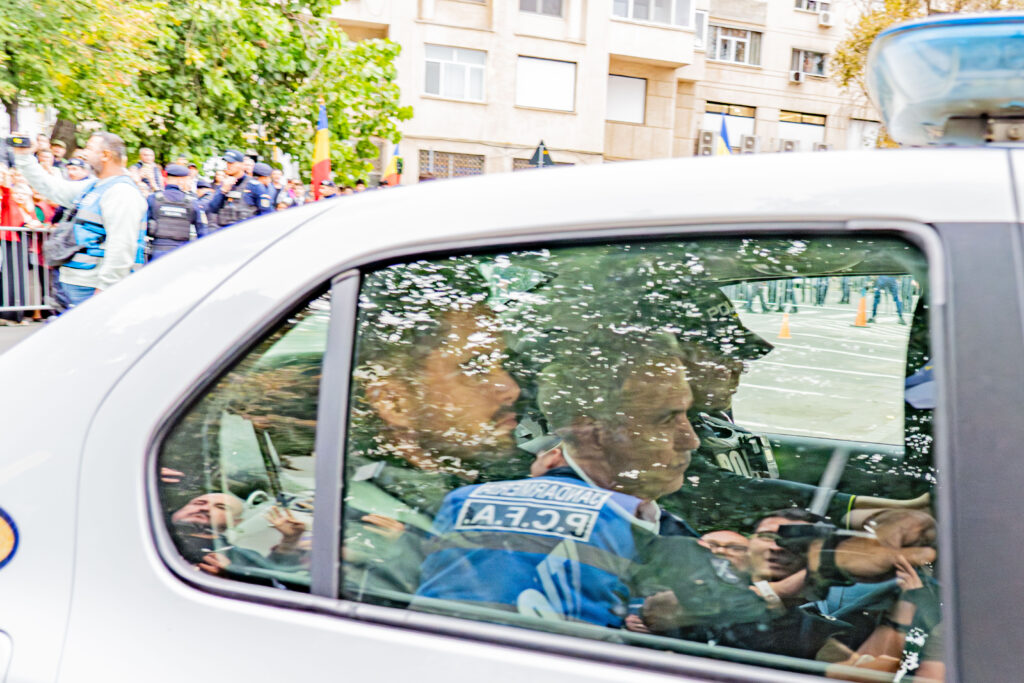 Călin Georgescu refuză mâncarea din arest. Ce drepturi are fostul prezidențiabil după gratii