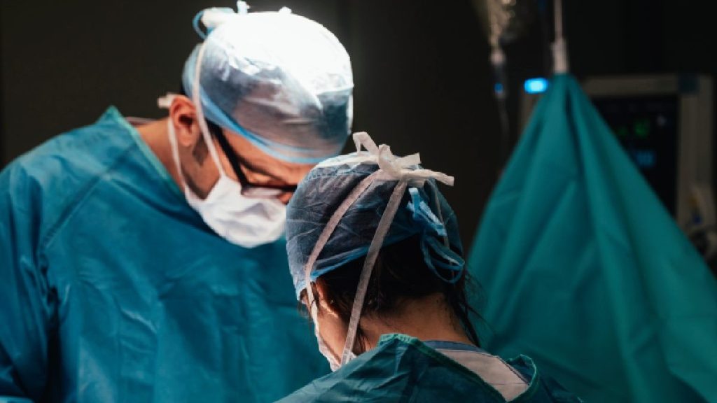 Diplomele medicilor și arhitecților ar putea fi recunoscute automat în UE. Ce schimbări majore pe piața muncii pregătește Bruxelles-ul