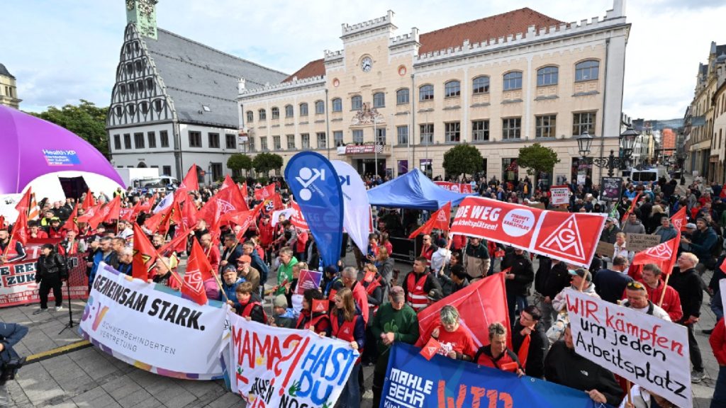 180.000 de angajați speriați de concedierile din industria auto au protestat în 280 de locații din Germania