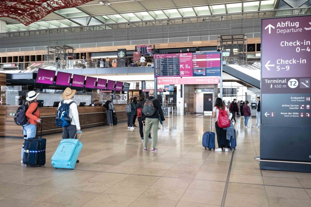 Evacuare terminal 1 la aeroportul Berlinului după substanță periculoasă