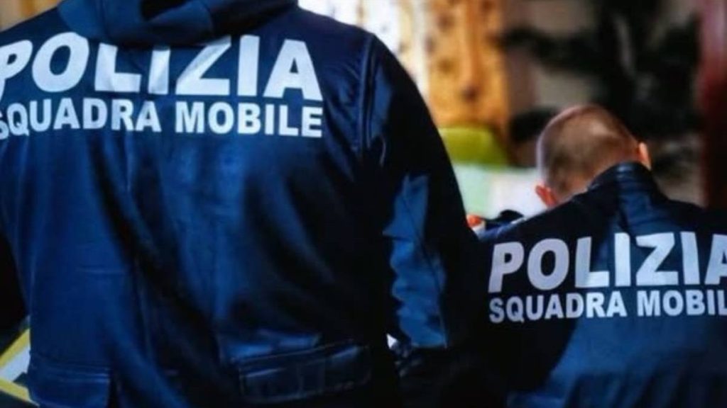 Un român a clonat cardurile de carburant ale polițiștilor italieni, a umplut o cisternă de 1.000 de litri și apoi a vândut combustibilul. Cum funcționa schema
