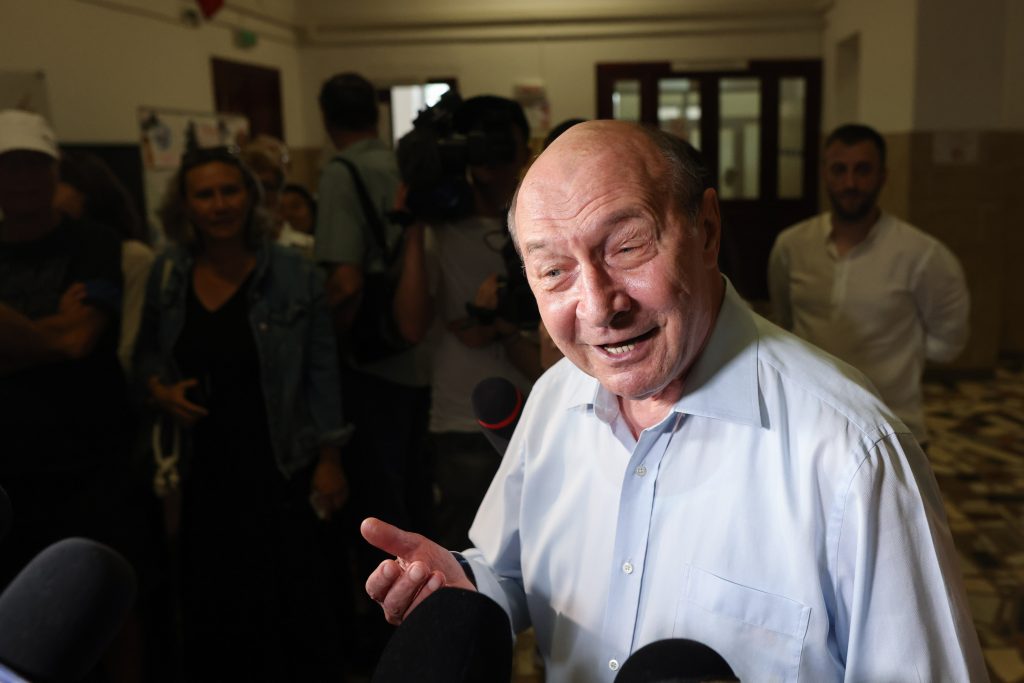 Traian Băsescu continuă schimbul de replici cu Kelemen Hunor: „Acum își caută stăpân aici”