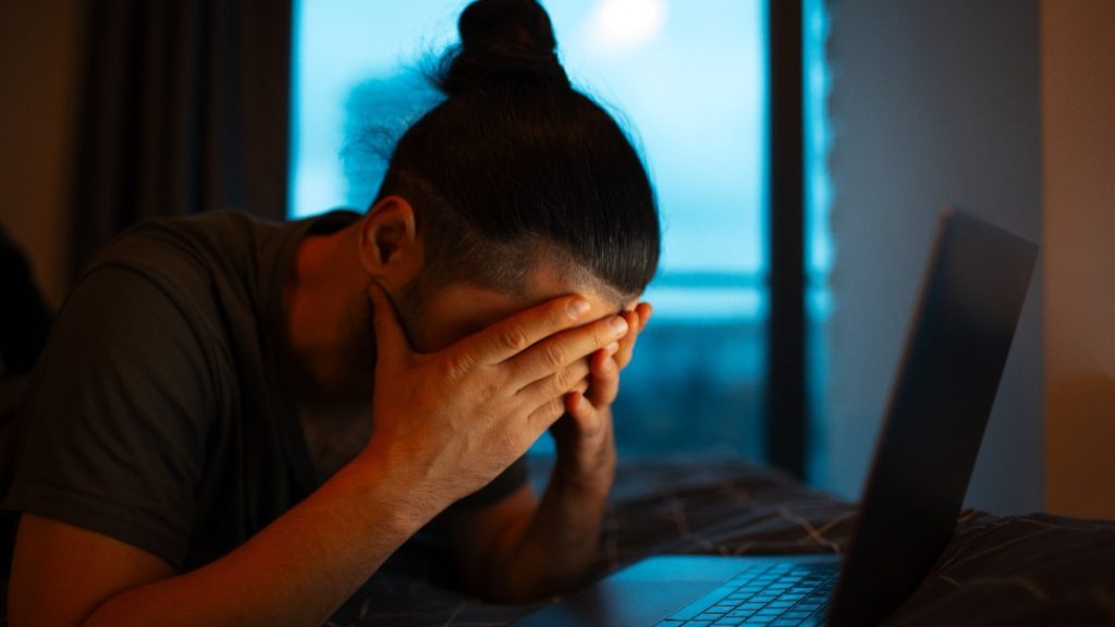 Zeci de oameni au aflat din întâmplare că sunt concediați după un e-mail trimis din greșeală. Angajatorul din Australia le-a promis sprijin psihologic