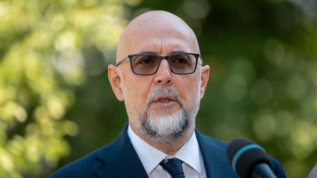 Kelemen Hunor cere ca Siegfried Mureșan să-și depună mandatul dacă nu strânge voturile înainte ca Guvernul lui să ajungă în Parlament