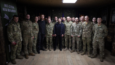 Zelenski pe front felicitează militarii din Operațiune Vivaldi