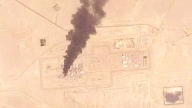 Video Posibile tulburări pe piața mondială a petrolului după ce o conductă din Arabia Saudită a fost atacată cu drone