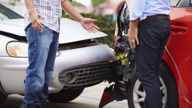 Accident rutier poate duce la dosar penal: cine plătește despăgubirile?