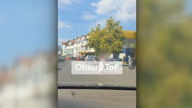 Video Întreaga familie pe trotinetă: momentele de inconștiență, filmate în județul Mehedinți. Bărbatul care conducea, amendat de Poliție