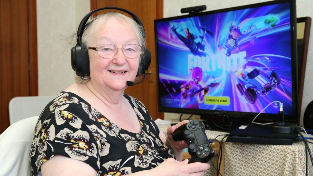 Bunică de 78 de ani joacă Fortnite și cucerește 24.000 fani pe Twitch