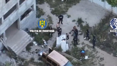 Poliția găsește saci întregi de canabis la descindere lângă București