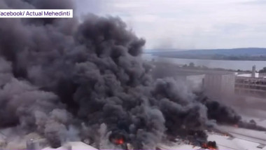 Video Incendiu puternic la un depozit de hârtie din Drobeta-Turnu Severin. A fost emis mesaj RO-Alert