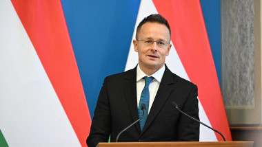 Peter Szijjarto, dat în judecată pentru că a zburat cu avioane private în deplasările oficiale. Reacția lui Viktor Orban
