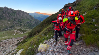 Șase turiști străini recuperați de salvamontiști lângă Transfăgărășan