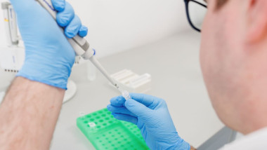 Reechilibrarea microbiomului intestinal se face cu un plan personalizat. “Istoricul pacientului poate fi corelat cu un test genetic”