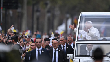 Video 700.000 de oameni, la liturghia Papei Leon al XIV-lea de la Paris. Imagini impresionante de pe Champs-Elysees