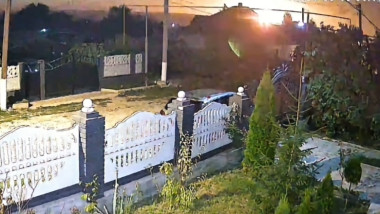 Video O dronă a intrat în spațiul aerian al Republicii Moldova și s-a prăbușit. Momentul exploziei, surprins de o cameră de supraveghere