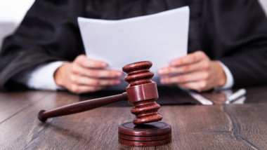 Fost manager al Spitalului Județean Botoşani, condamnat cu suspendare pentru mită și fraudarea unor concursuri de angajare