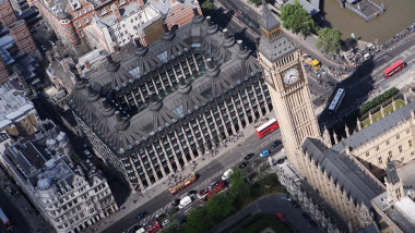 Guvernul britanic organizează ședințe secrete cu liderii din sectoare critice: ce amenințări rusești vizează economia