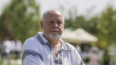 Exclusiv Explicația inițiatorului proiectului de lege care prevede sărutarea steagului. Chelaru: „Am fost surprins că a fost readus în discuție”