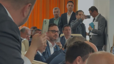 Video Scandal în ședința în care parlamentarii au aprobat trimiterea a 20 de militari români la Comandamentul pentru Ucraina